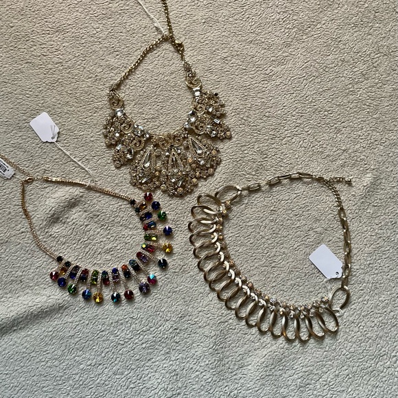 3 gorgeous costume jewelry necklaces for price of 1 - Picture 2 of 6